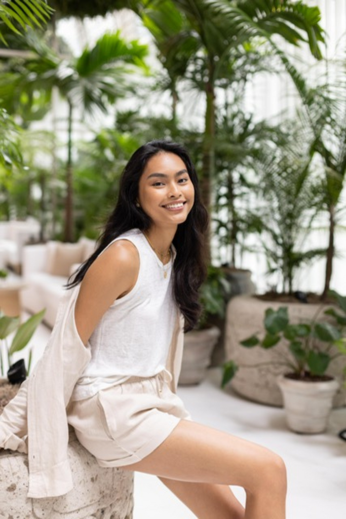 Model wearing the classic linen shirt in oat