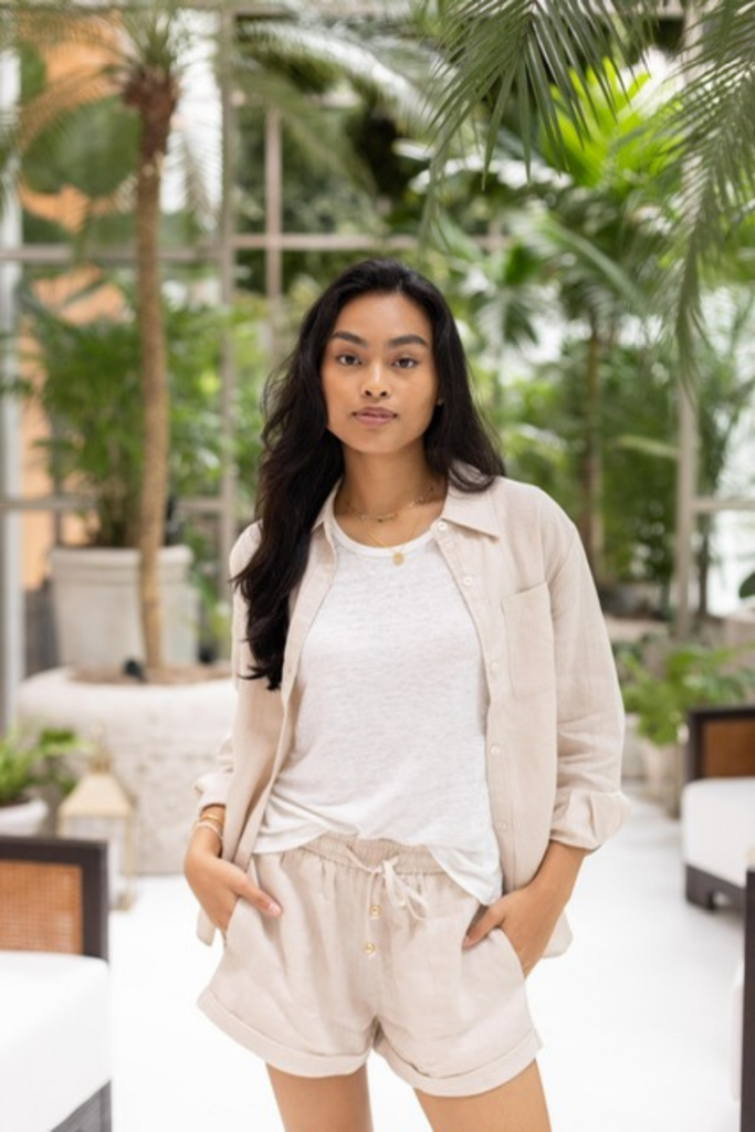 Model wearing the classic linen shirt in oat