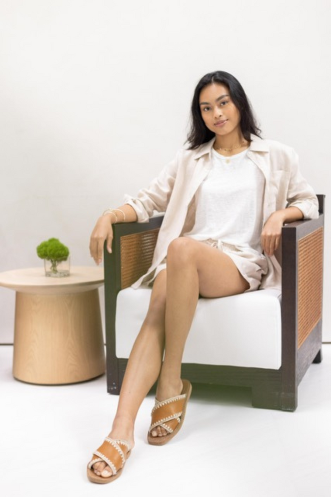 Model wearing the classic linen shirt in oat