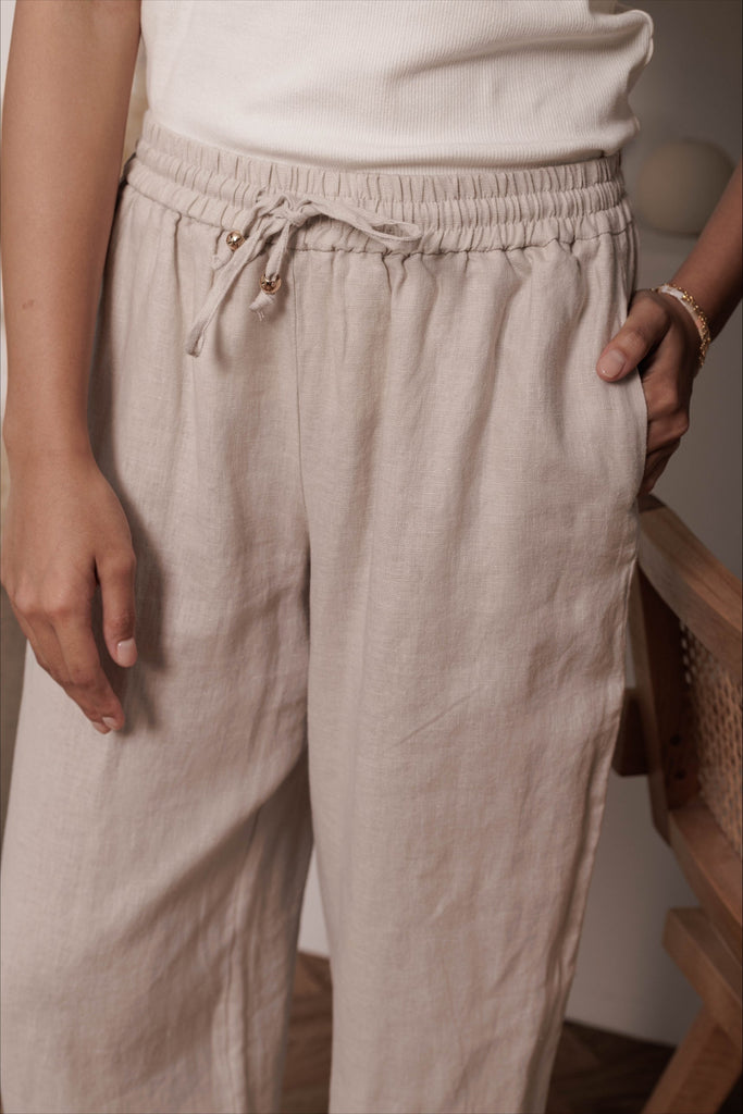 Woman wearing the classic linen lounge trousers in oat
