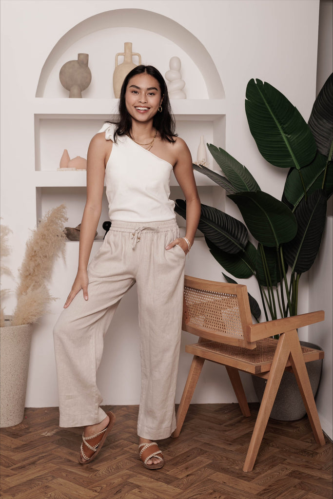 Woman wearing the classic linen lounge trousers in oat