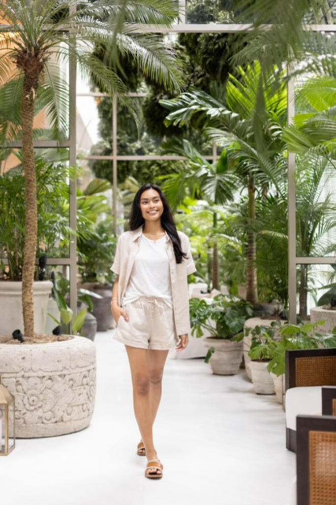 Woman wearing the classic linen shorts in oat