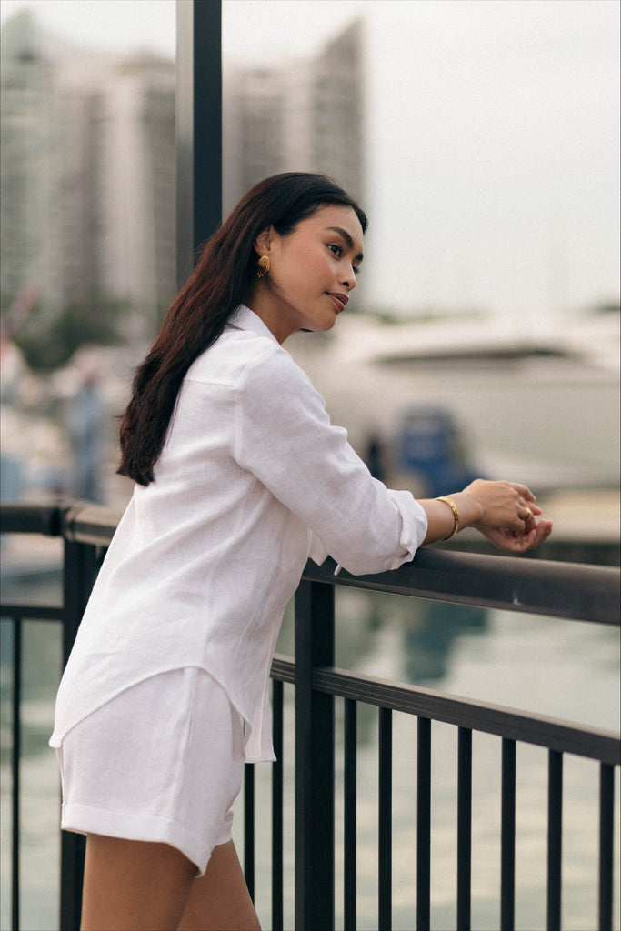 Woman wearing the classic linen shorts in white