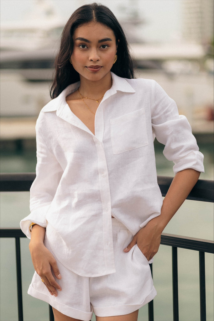 Woman wearing the classic linen shorts in white
